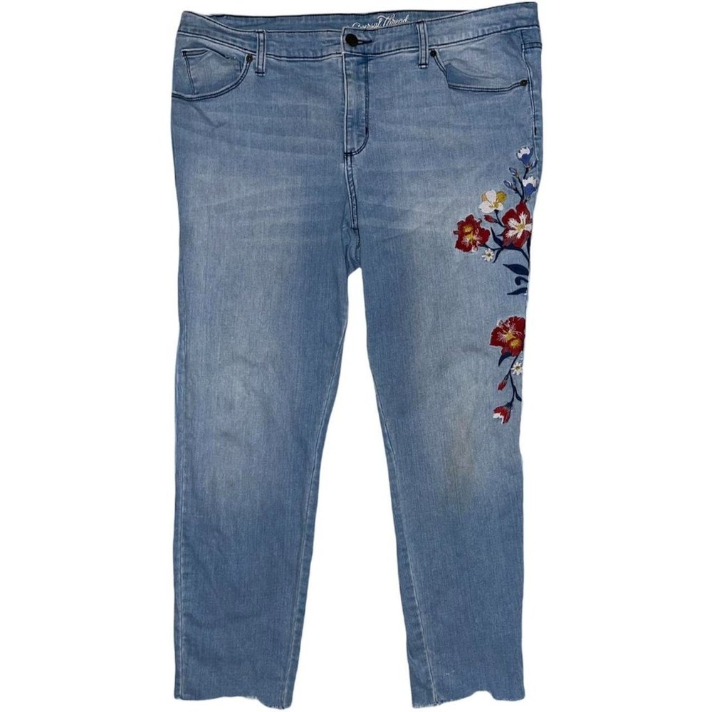 PLUS SIZE UNIVERSAL THREAD EMBROIDERED FLOWER 18 JEANS